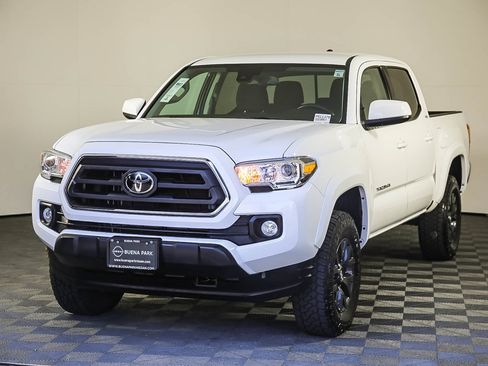 Used 2022 Toyota Tacoma SR5 image 3