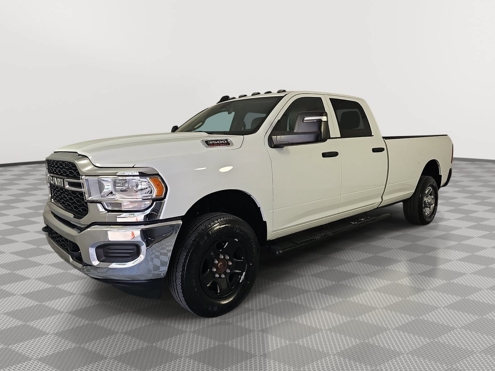 Used 2024 RAM 3500 Tradesman w/ Chrome Appearance Group AWD/4WD image 4