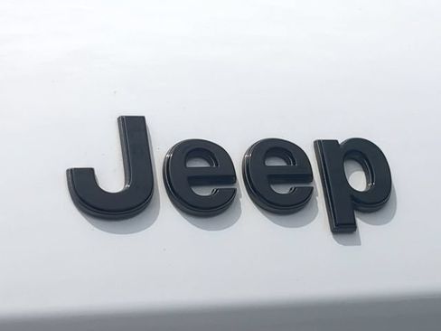 Certified 2025 Jeep Grand Cherokee Limited w/ Black Appearance Package RWD image 13