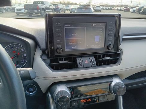 Used 2019 Toyota RAV4 XLE Premium image 8