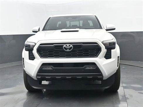 Used 2024 Toyota Tacoma TRD Sport w/ TRD Sport Upgrade Package image 5