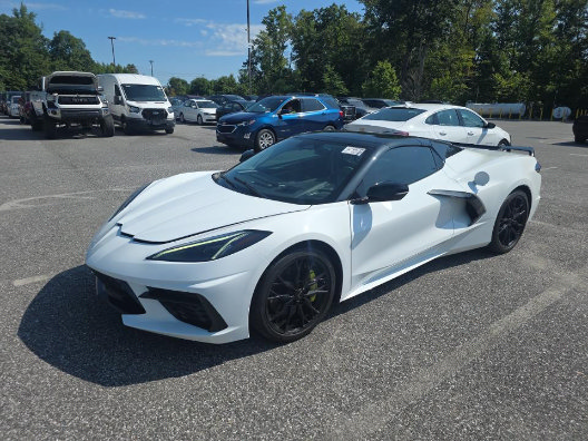 Used 2024 Chevrolet Corvette Stingray Premium Conv w/ Z51 Performance Package RWD image 3