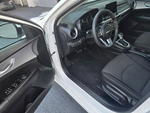 Used 2023 Kia Forte LXS w/ LXS Technology Package image 4