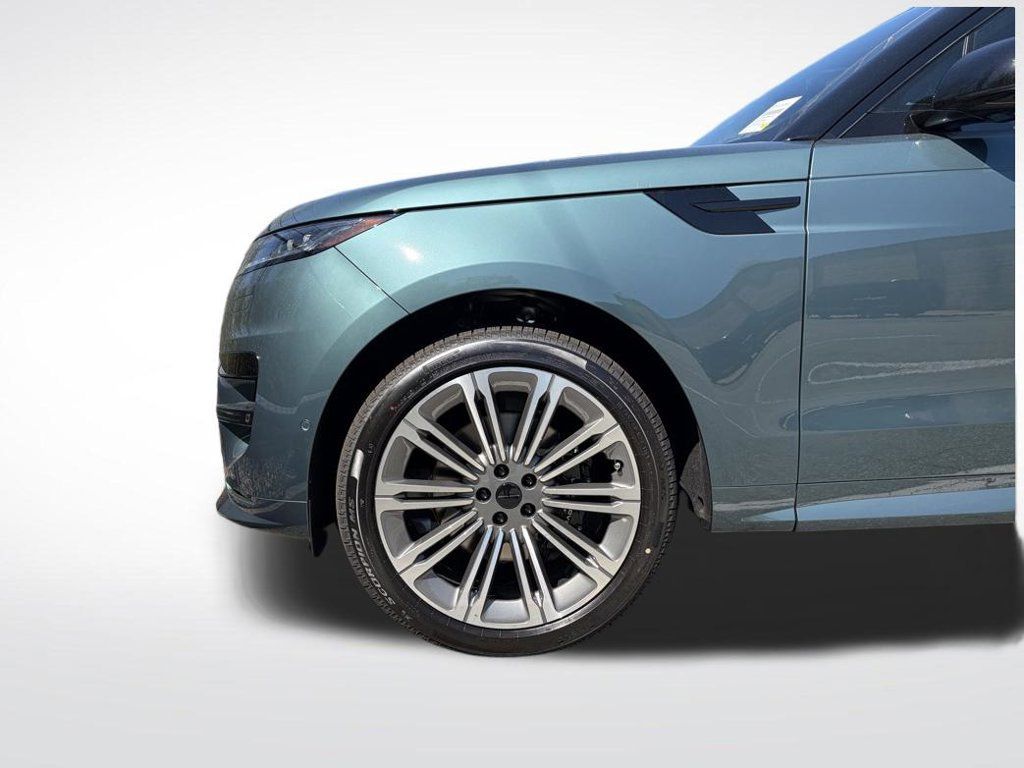 New 2026 Land Rover Range Rover Sport Dynamic SE AWD/4WD image 9