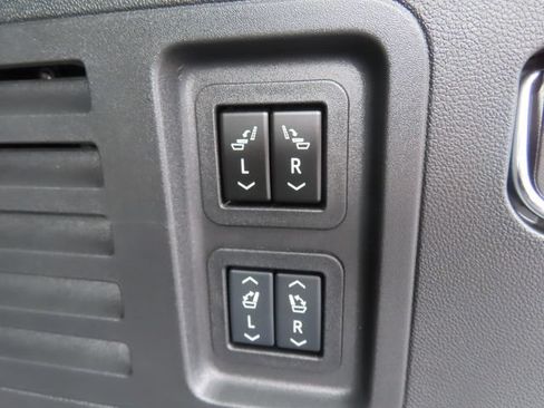 Used 2026 Chevrolet Traverse RS AWD/4WD image 47