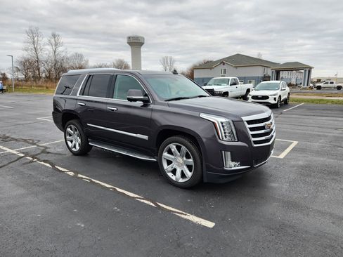 Used 2015 Cadillac Escalade Luxury image 9