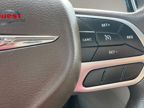 Used 2019 Chrysler Pacifica Touring Plus FWD image 30