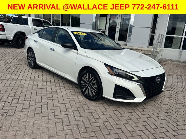 Used 2025 Nissan Altima 2.5 SV FWD image 5
