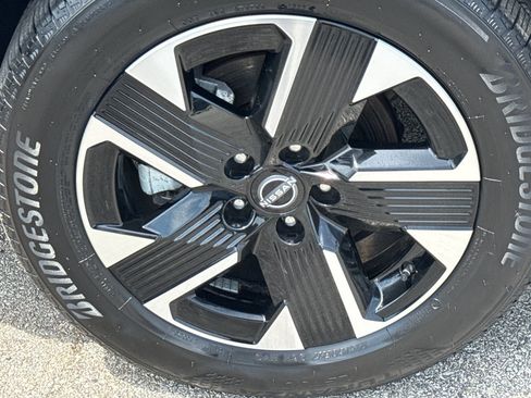 Certified 2025 Nissan Kicks SV AWD/4WD image 9
