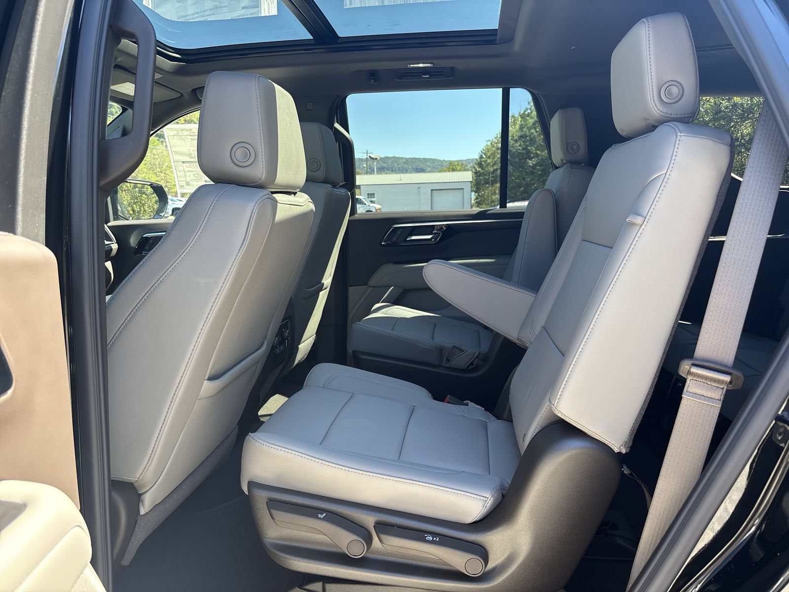 New 2027 Chevrolet Tahoe Z71 w/ Comfort Package AWD/4WD image 25