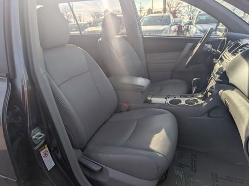 Used 2010 Toyota Highlander SE image 25