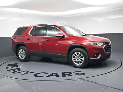 Used 2018 Chevrolet Traverse LT image 2