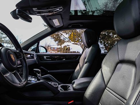 Used 2021 Porsche Cayenne S image 8