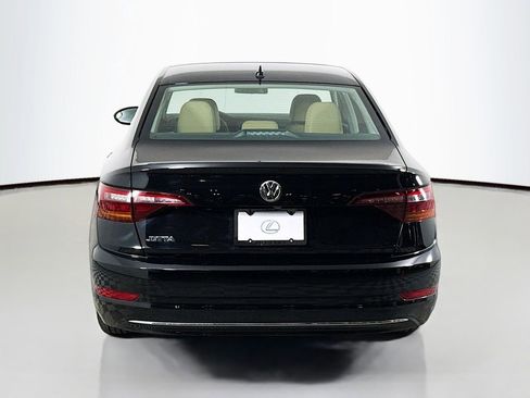 Used 2019 Volkswagen Jetta SE w/ Cold Weather Package image 6
