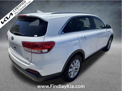 Used 2018 Kia Sorento FWD image 2