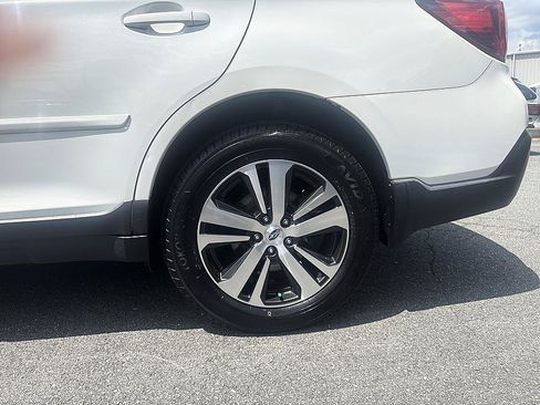 Used 2018 Subaru Outback 2.5i Limited AWD/4WD image 10