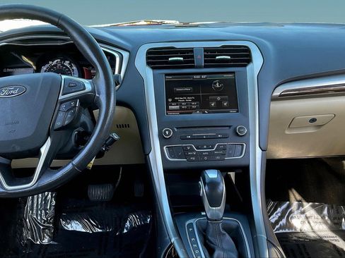 Used 2016 Ford Fusion SE w/ Equipment Group 202A FWD image 9