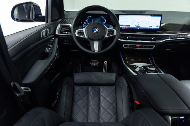 Certified 2025 BMW X5 xDrive40i w/ M Sport Package AWD/4WD image 3