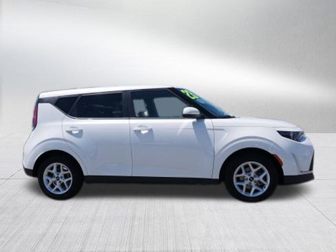 Used 2023 Kia Soul LX w/ LX Technology Package image 2