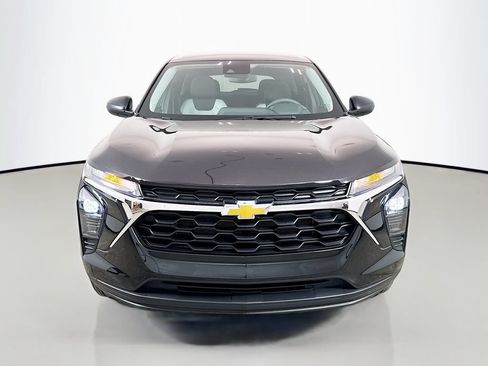 Used 2026 Chevrolet Trax LS FWD image 2