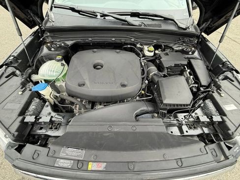 Used 2021 Volvo XC40 T5 Inscription w/ Protection Package image 32