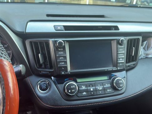 Used 2016 Toyota RAV4 SE image 12