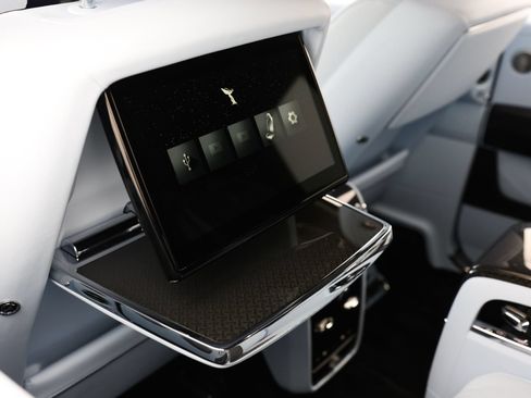 Certified 2025 Rolls-Royce Cullinan Black Badge AWD/4WD image 24