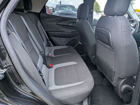 Used 2025 Chevrolet TrailBlazer LT AWD/4WD image 19