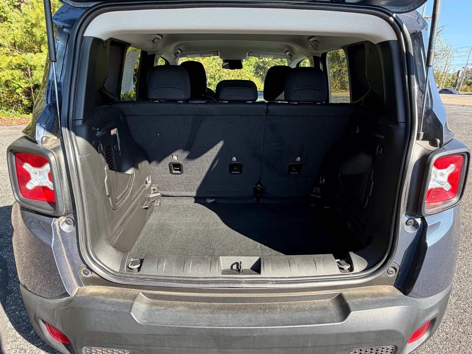 Used 2023 Jeep Renegade Latitude w/ Premium Group AWD/4WD image 49