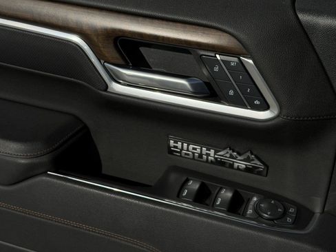 Certified 2025 Chevrolet Silverado 1500 High Country w/ Technology Package image 24