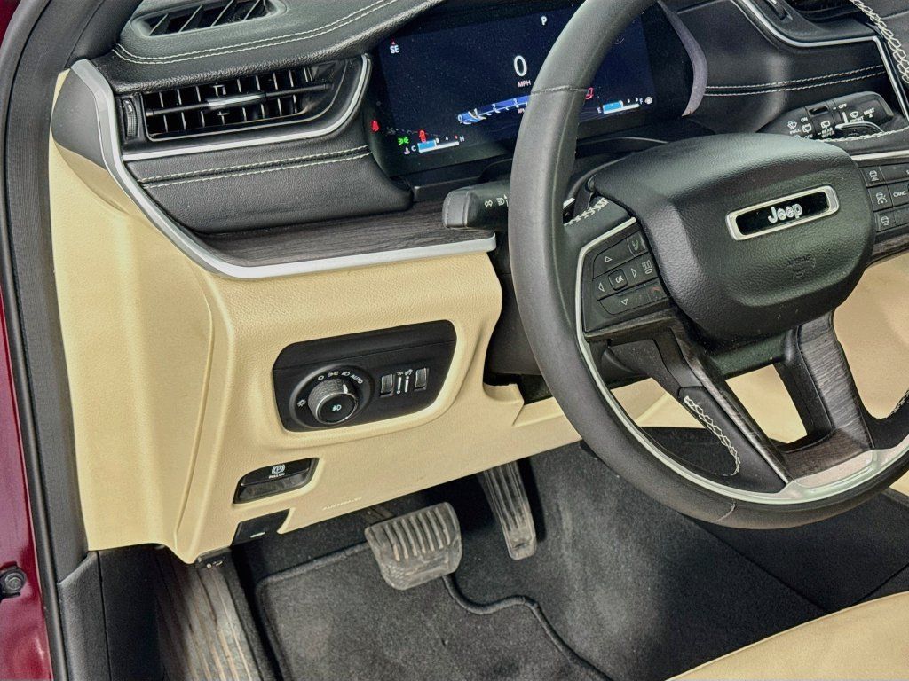 Used 2023 Jeep Grand Cherokee Limited RWD image 10