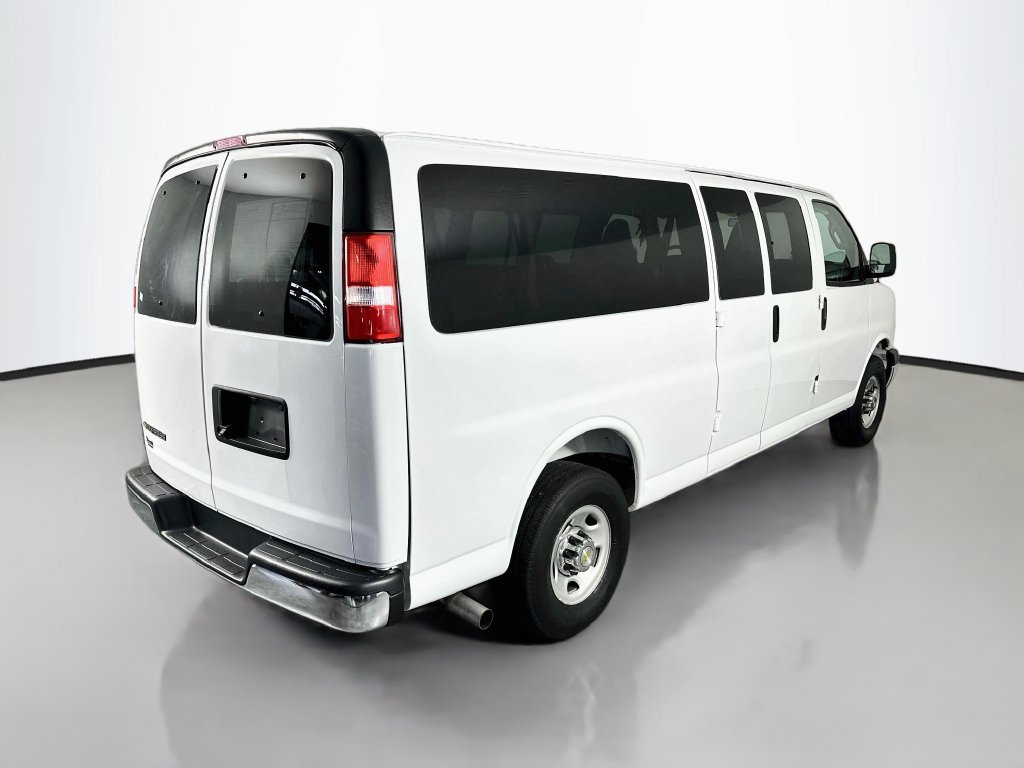 Used 2025 Chevrolet Express 3500 LT w/ LT Preferred Equipment Group RWD image 7