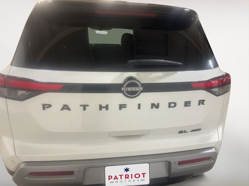 Used 2023 Nissan Pathfinder SL w/ Lighting Package (N92) image 5