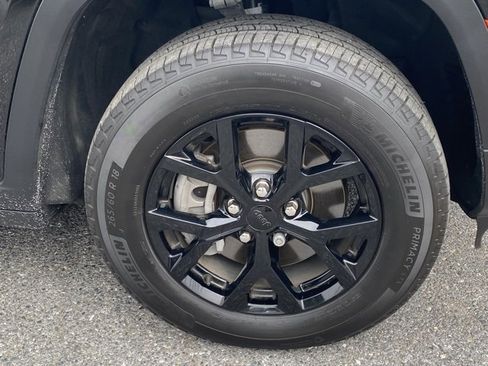 Used 2025 Jeep Grand Cherokee L Altitude image 10