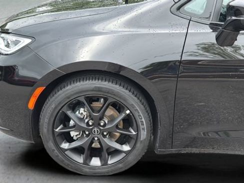 Used 2026 Chrysler Pacifica Limited w/ S Appearance Package FWD image 38