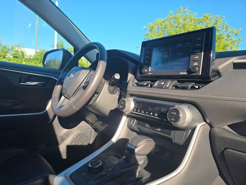 Certified 2022 Toyota RAV4 XLE Premium image 10