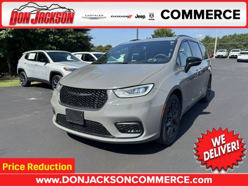 Used 2025 Chrysler Pacifica Limited FWD image 1