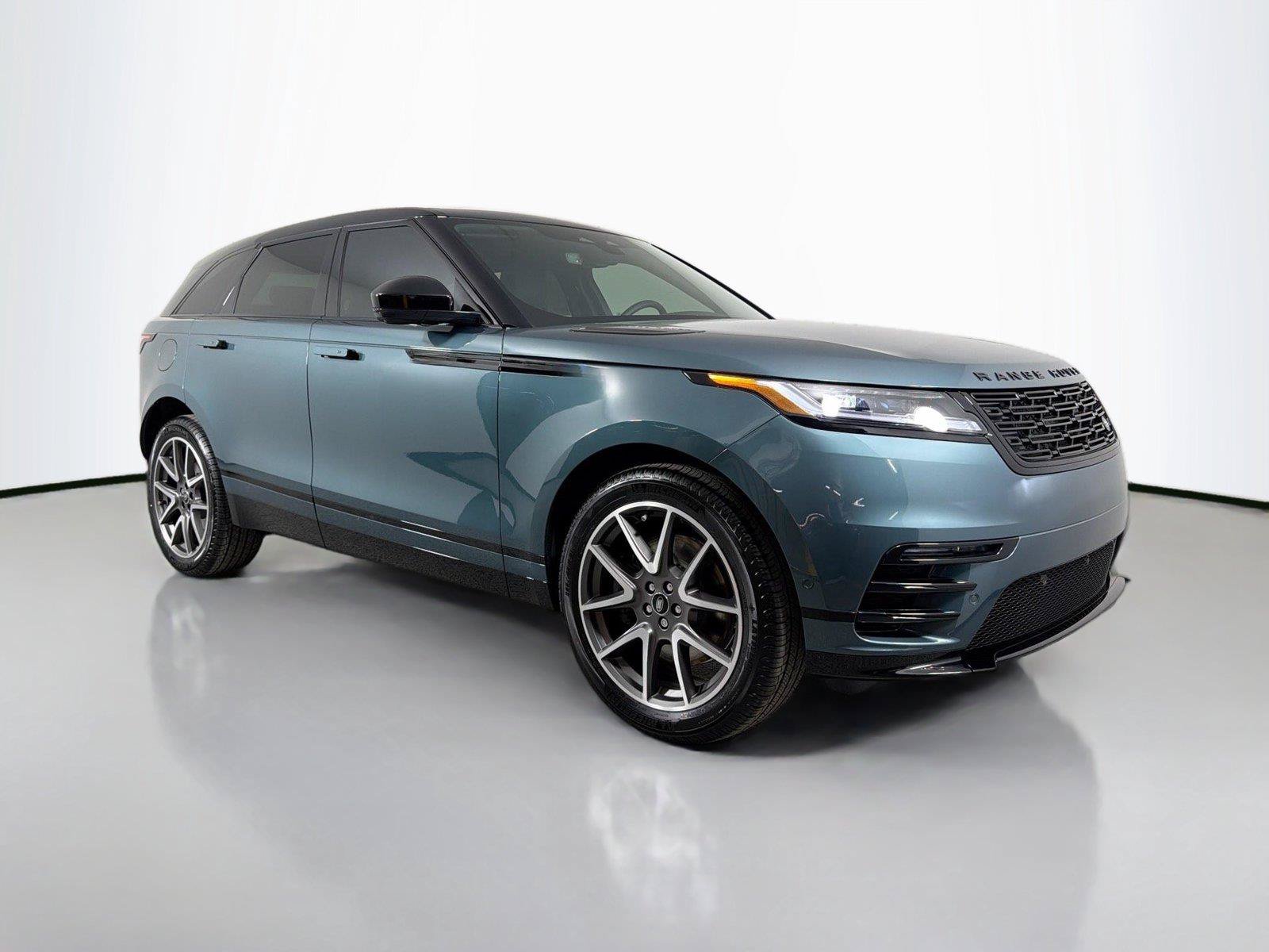 Certified 2026 Land Rover Range Rover Velar Dynamic SE AWD/4WD image 3