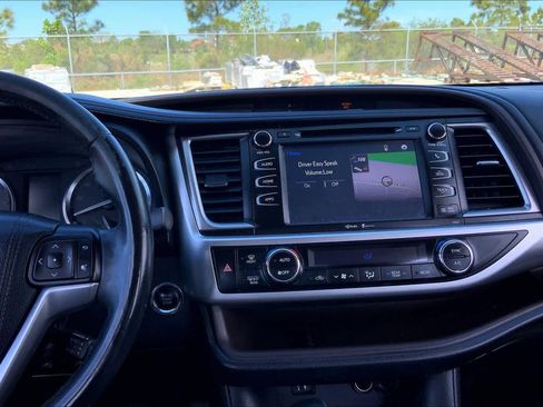 Used 2015 Toyota Highlander XLE image 7