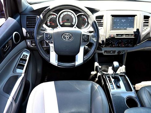 Used 2014 Toyota Tacoma PreRunner w/ SR5 Package RWD image 11