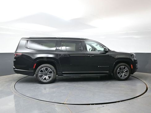 Used 2024 Jeep Wagoneer L Series II w/ Flexible Seating Group AWD/4WD image 4