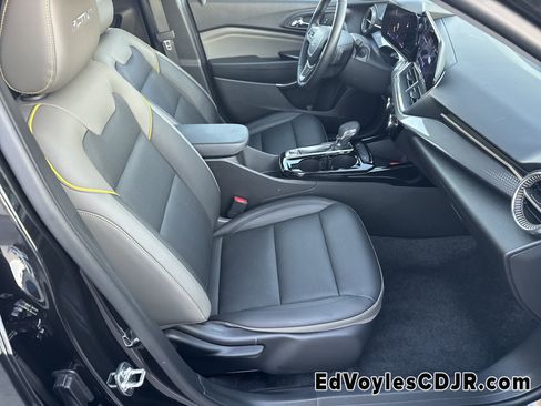 Used 2025 Chevrolet Trax ACTIV image 17