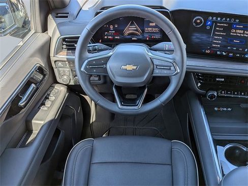 Used 2025 Chevrolet Suburban Premier image 16