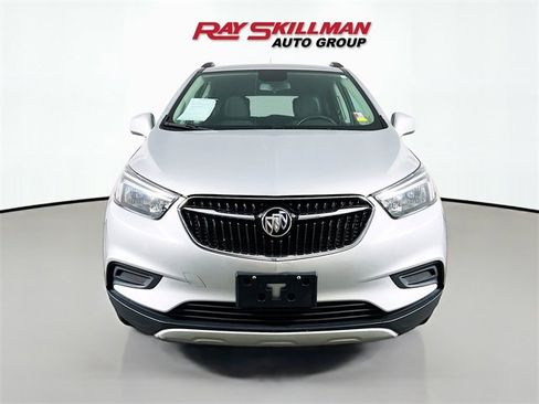 Used 2022 Buick Encore Preferred w/ Safety Package image 2