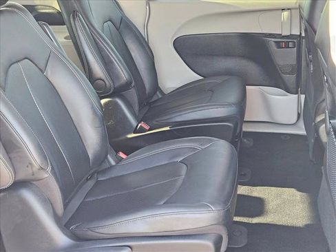 Used 2024 Chrysler Pacifica Limited FWD image 20