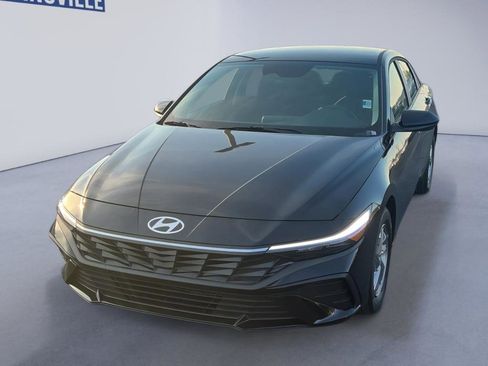 New 2026 Hyundai Elantra SE FWD image 1