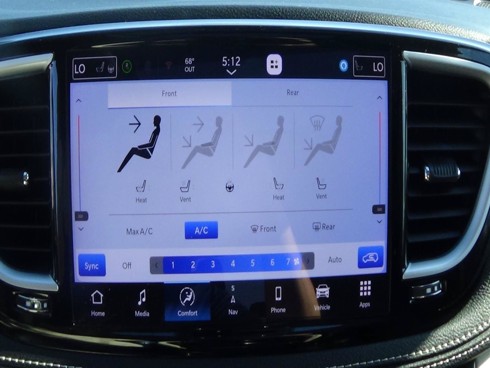 Used 2026 Chrysler Pacifica Limited FWD image 32