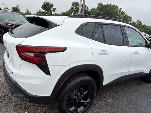 New 2026 Chevrolet Trax LT w/ Driver Confidence Package FWD image 8