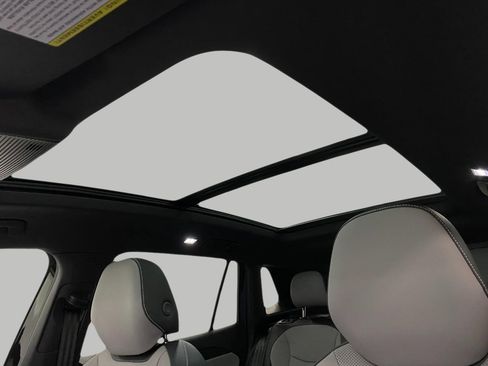 New 2025 Volkswagen Tiguan SE R-Line image 28