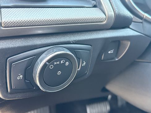 Used 2017 Ford Fusion SE w/ Fusion SE Technology Package image 23